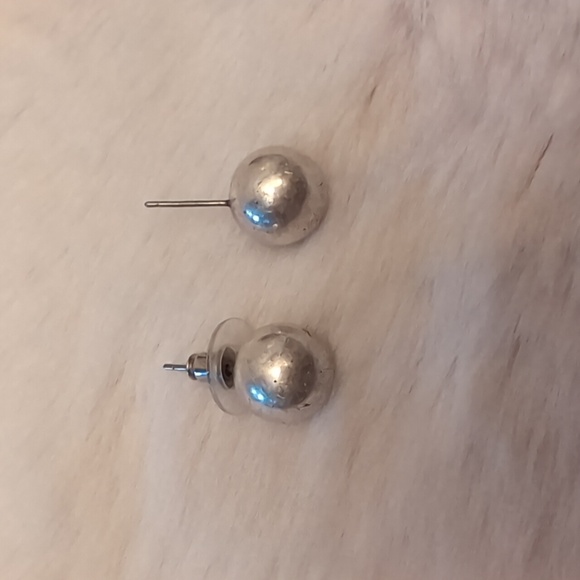 💵2/$10Bundle and Save💵 NWOT Silver Toned Distressed Stud Ball Earrings - Picture 6 of 9